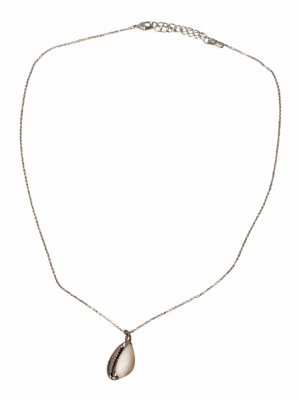 Silver shell necklace